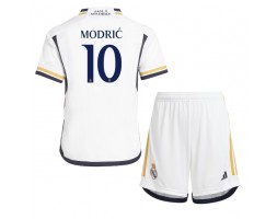 Real Madrid Luka Modric #10 Replika Babytøj Hjemmebanesæt Børn 2023-24 Kortærmet (+ Korte bukser)